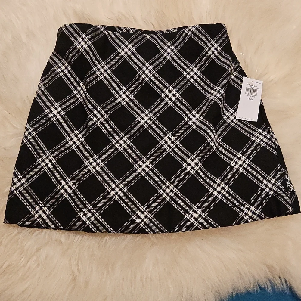 Old Navy Girls Plaid Black and White Skirt
